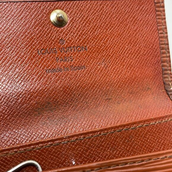 Authentic Louis Vuitton Epi Leather 6 Key Wallet - Picture 12 of 12